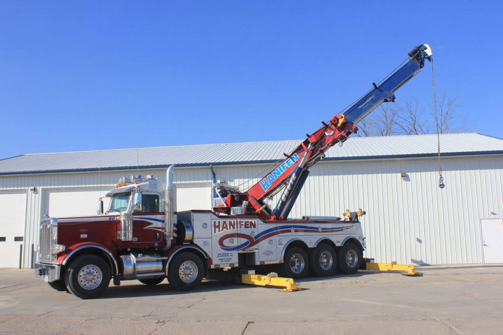 Hanifen 75-ton rotator handling a heavy recovery in Des Moines